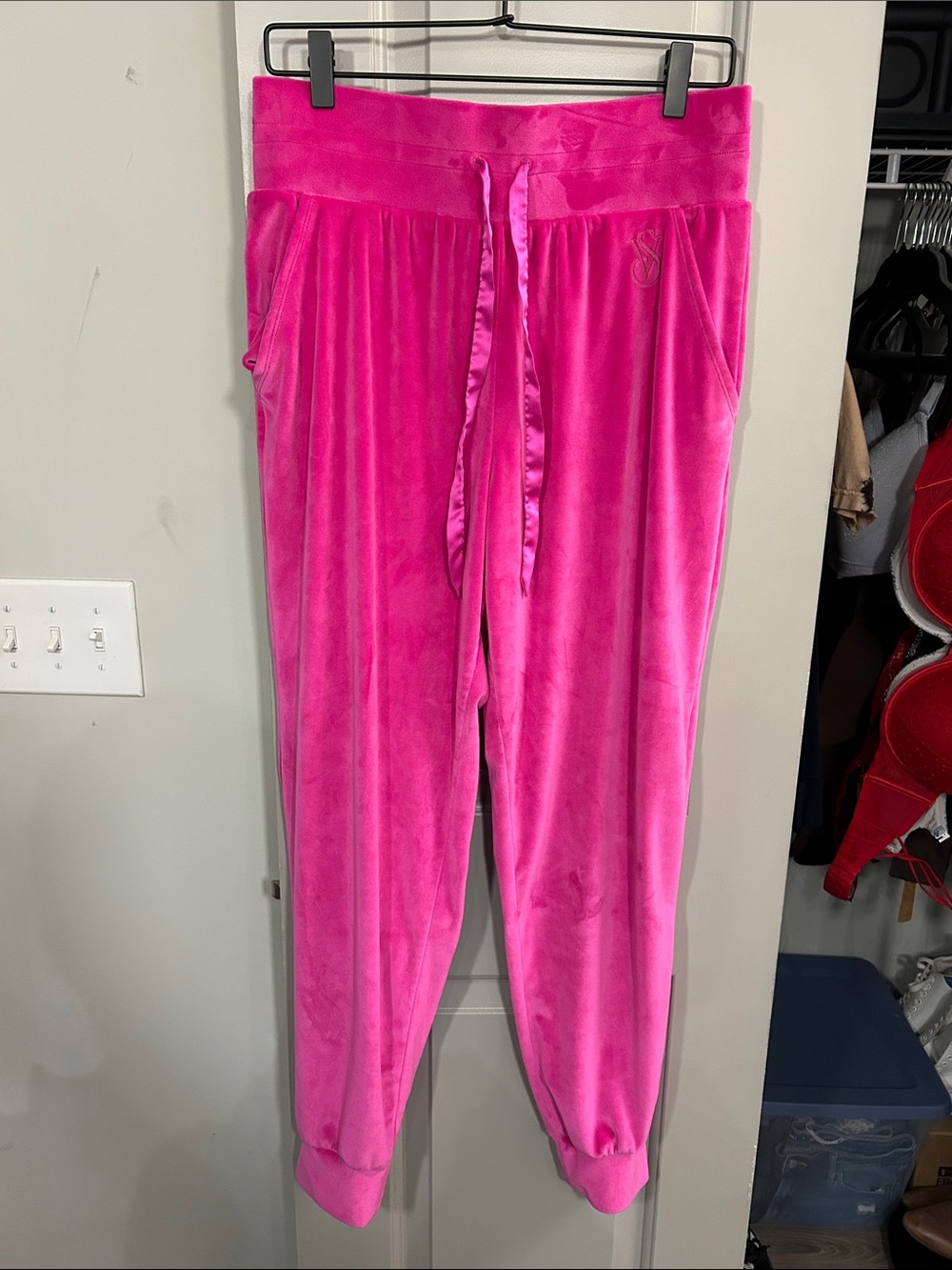 NWOT Women’s Victoria’s Secret Hot Pink Velour Jogger/Tracksuit Pants